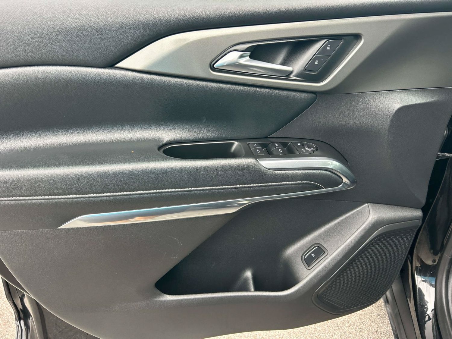 Used 2025 Chevrolet Traverse LT FWD image 29