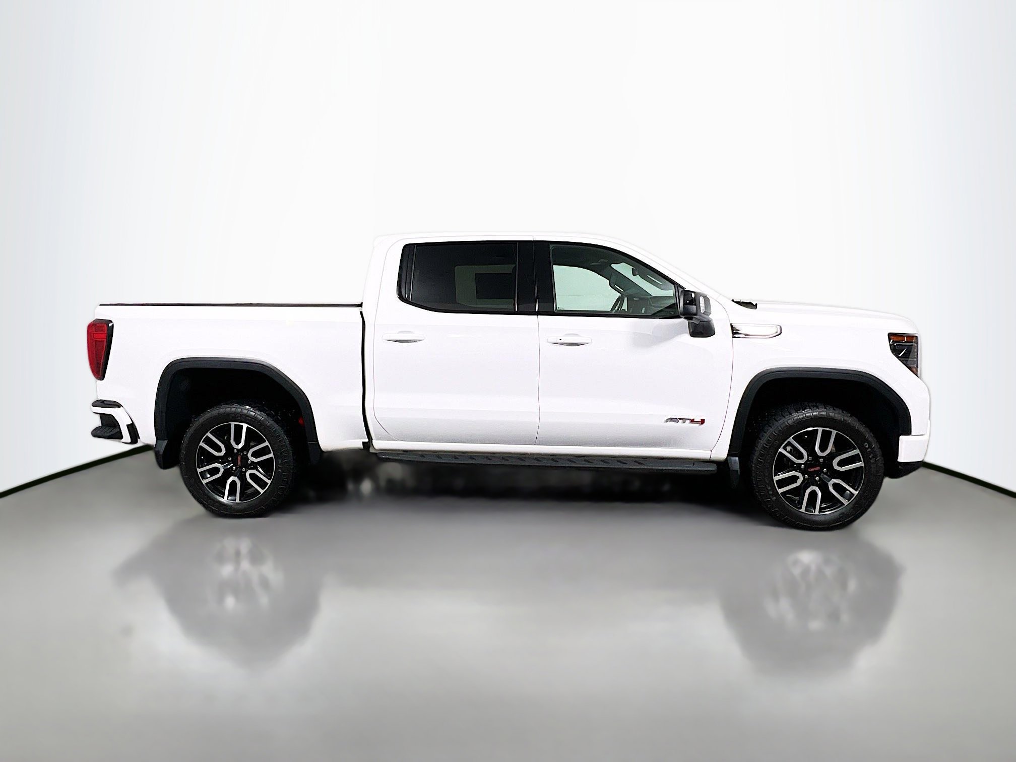 Used 2022 GMC Sierra 1500 AT4 w/ AT4 Premium Package image 3
