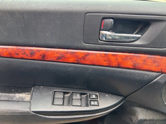 Used 2011 Subaru Outback 2.5i Limited image 8