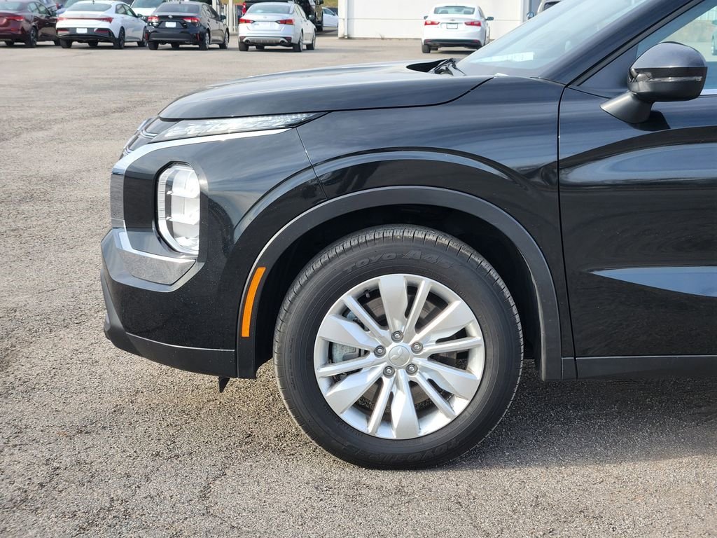 Used 2025 Mitsubishi Outlander ES image 8
