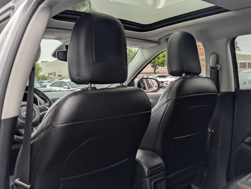 Used 2020 Jeep Compass Latitude w/ Safety & Security Group FWD image 14