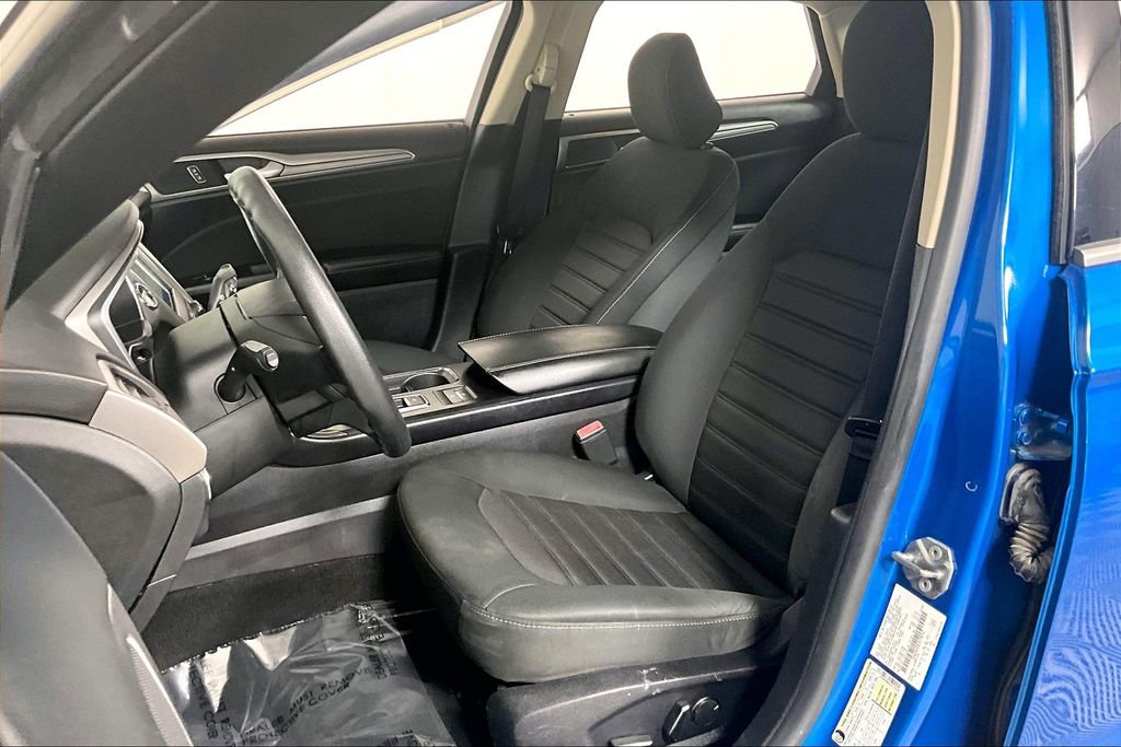 Used 2020 Ford Fusion SE image 25