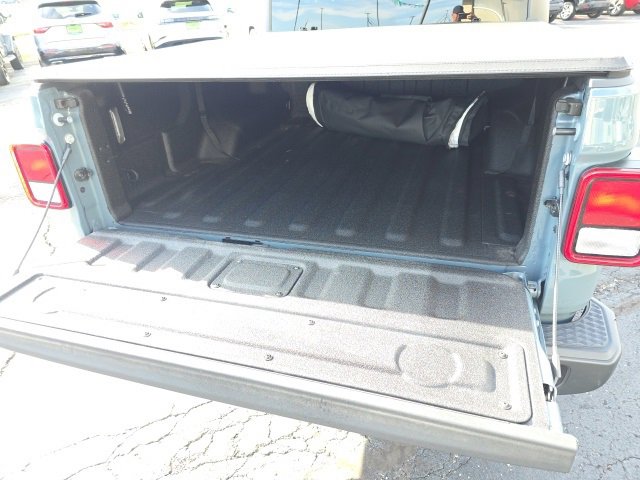 Used 2024 Jeep Gladiator Sport image 7