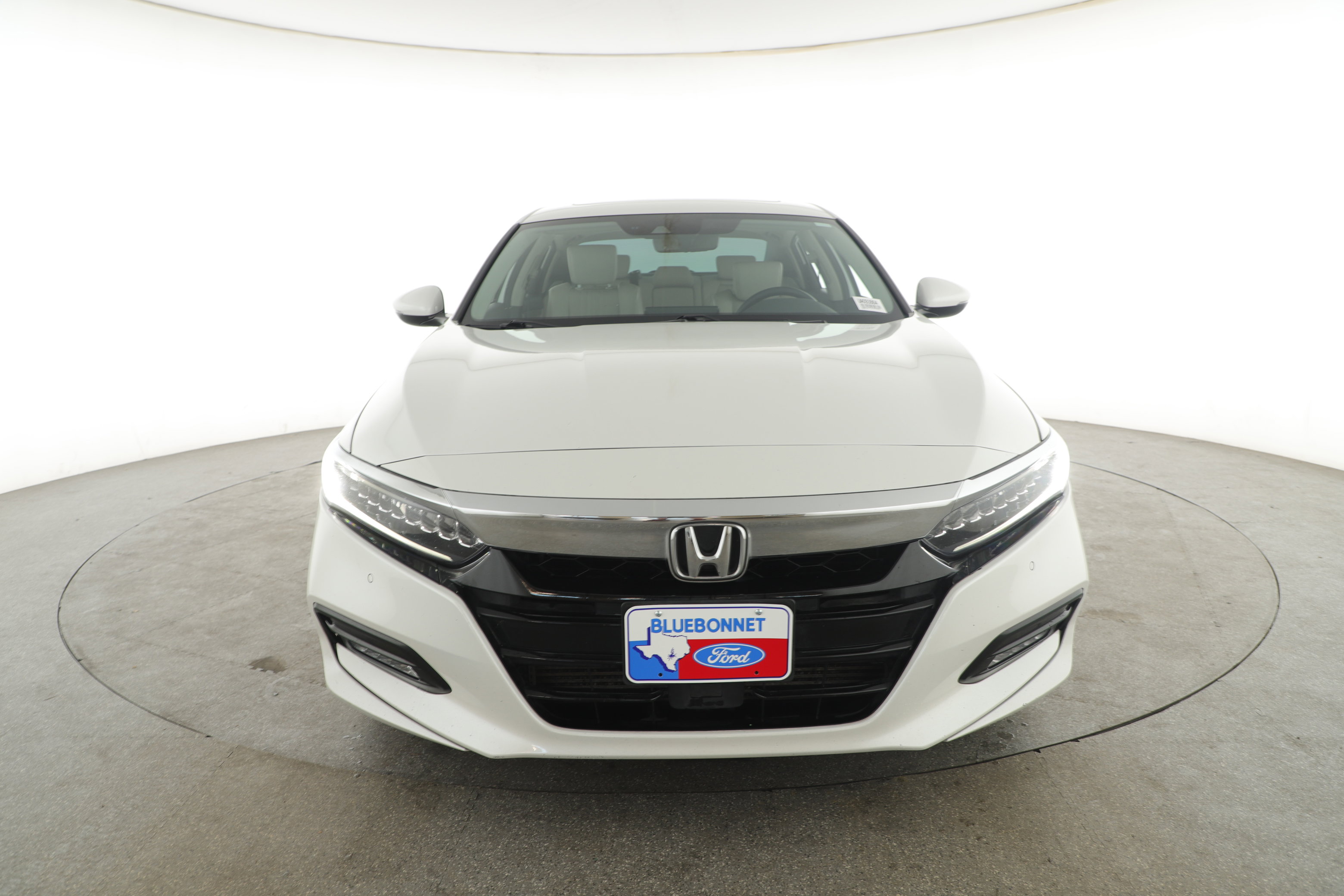 Used 2018 Honda Accord Touring image 2