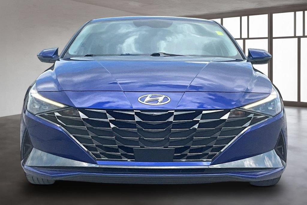 Used 2023 Hyundai Elantra Limited w/ Cargo Package FWD image 2