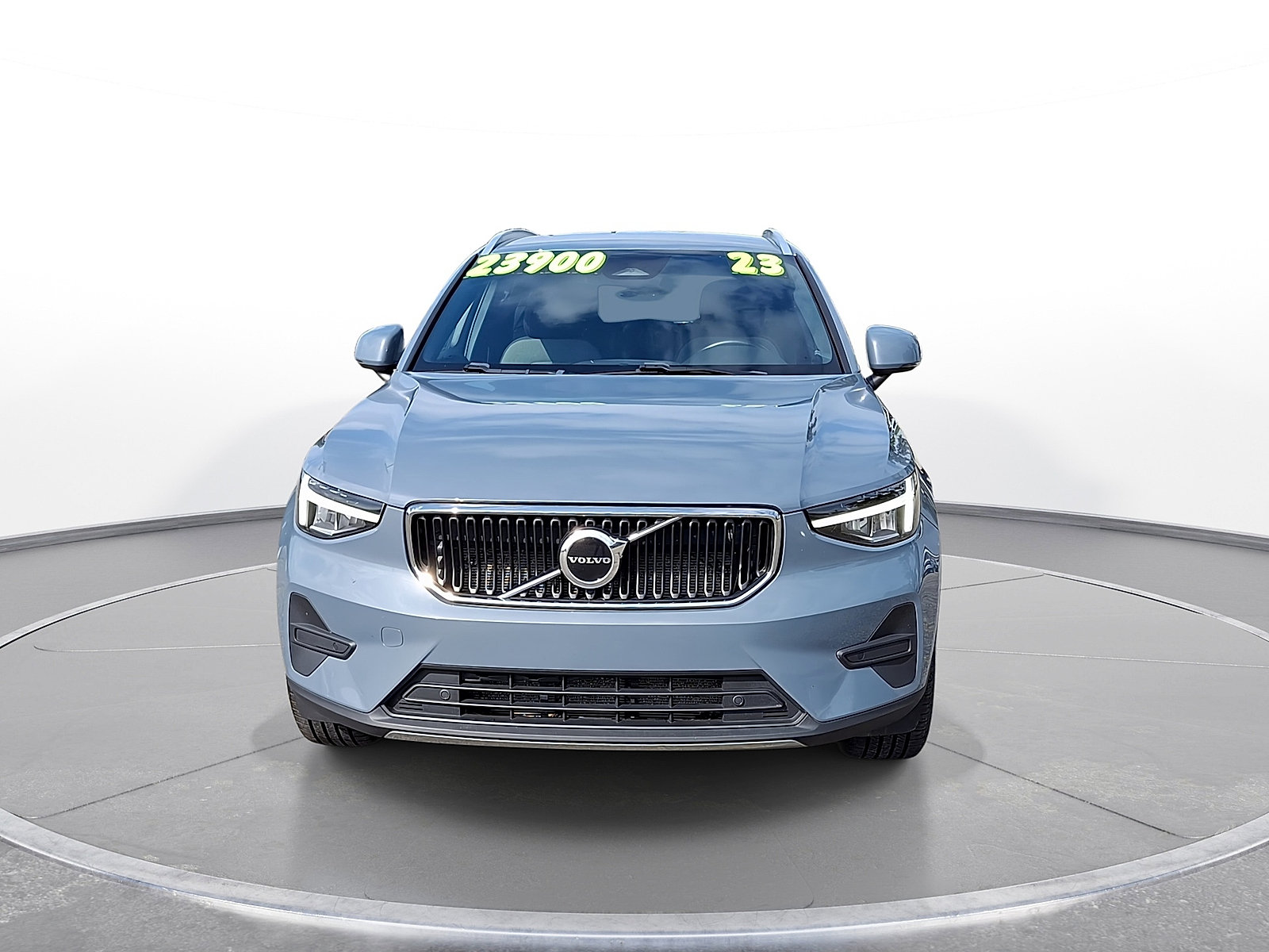 Used 2023 Volvo XC40 B5 Core AWD/4WD image 3