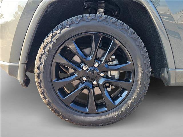 Used 2020 Jeep Grand Cherokee Altitude AWD/4WD image 9