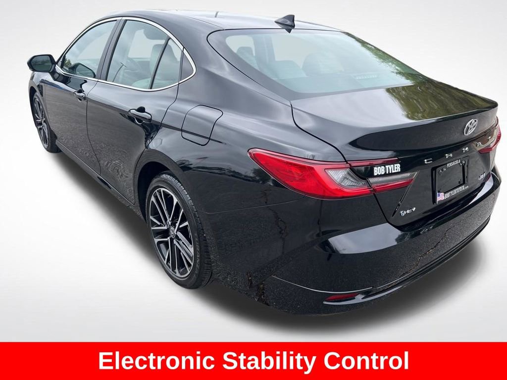 Used 2025 Toyota Camry XLE image 7