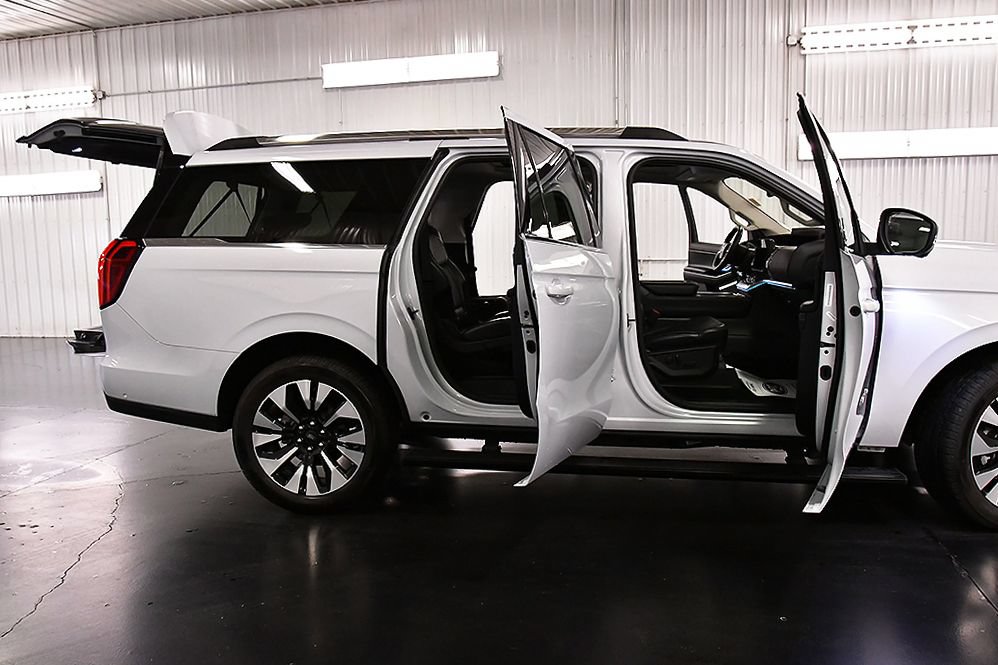 Used 2025 Ford Expedition Max Platinum w/ Driver's Package AWD/4WD image 33