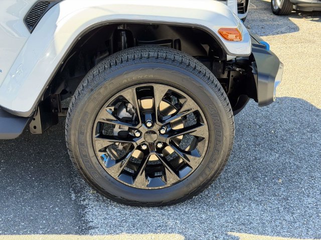 Used 2023 Jeep Wrangler Unlimited Sahara w/ Cold Weather Group AWD/4WD image 10