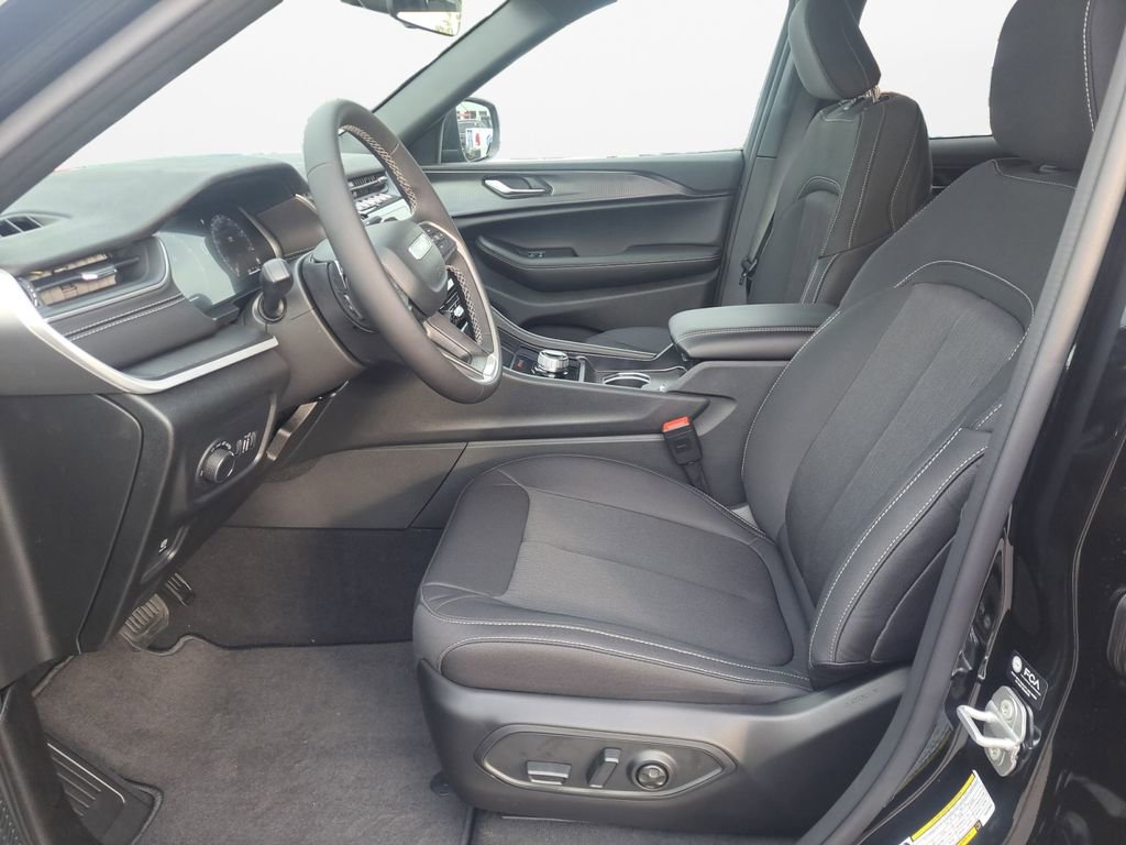 New 2025 Jeep Grand Cherokee Laredo RWD image 19