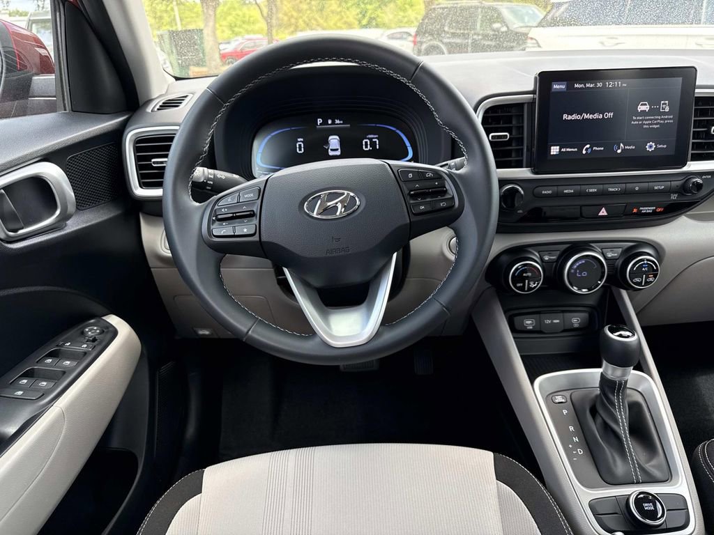 Used 2024 Hyundai Venue SEL FWD image 17