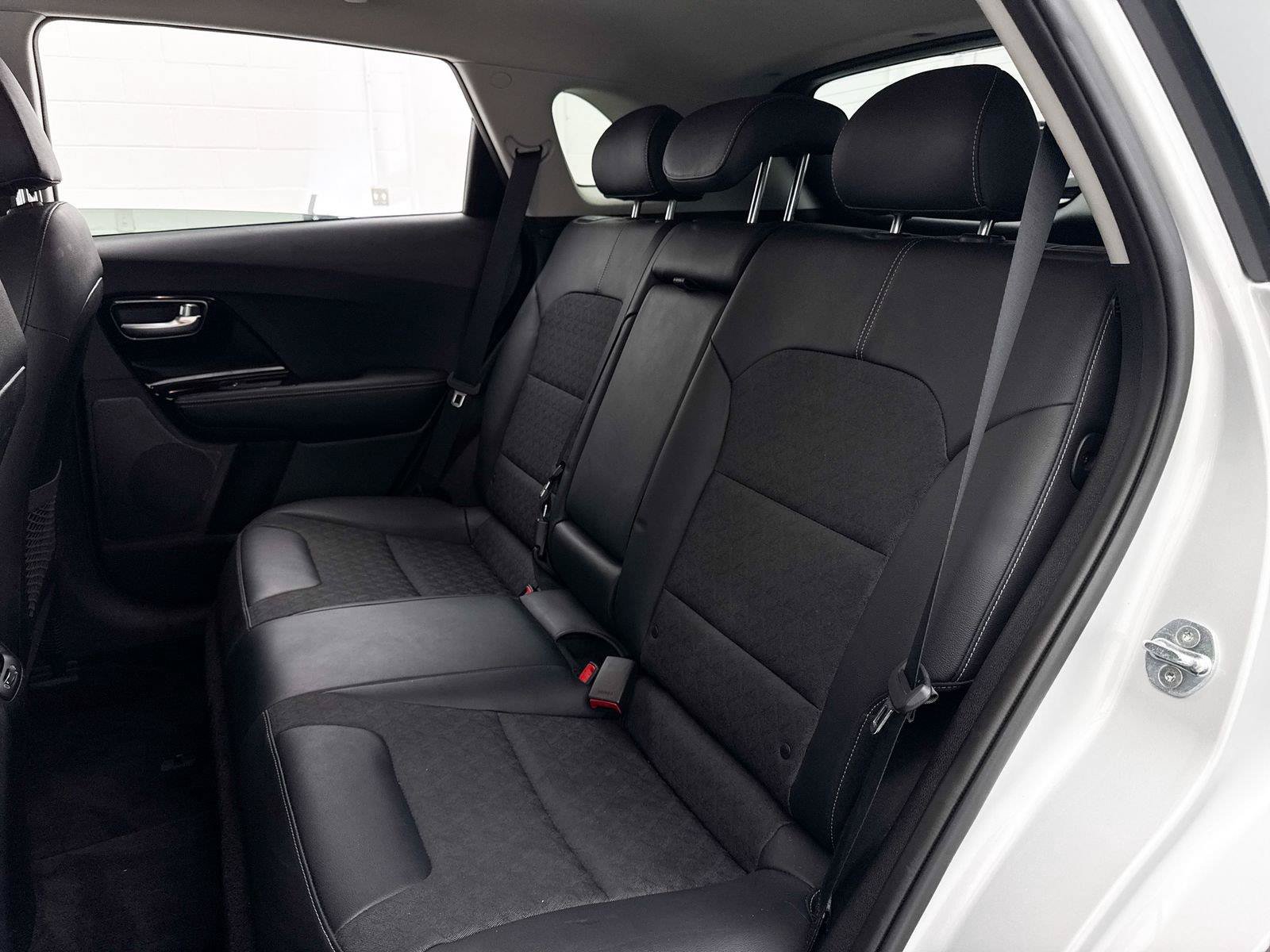 Used 2020 Kia Niro EX FWD image 27
