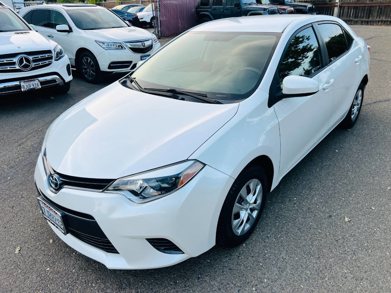Used 2015 Toyota Corolla LE FWD image 1