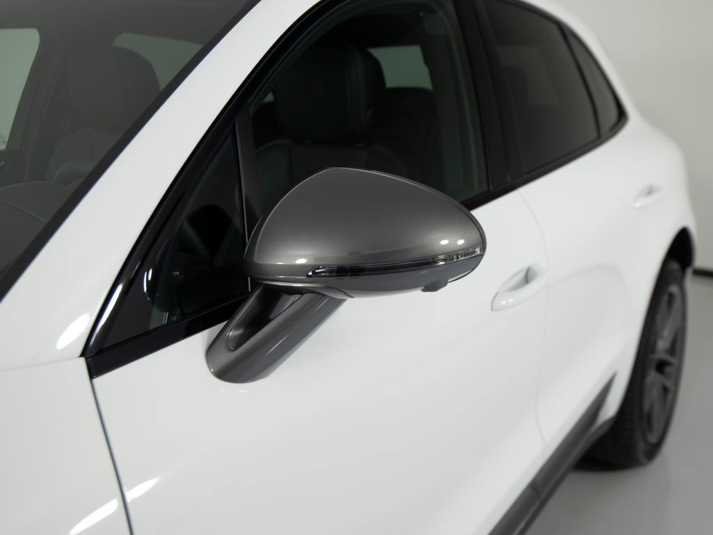 New 2026 Porsche Macan Turbo image 40