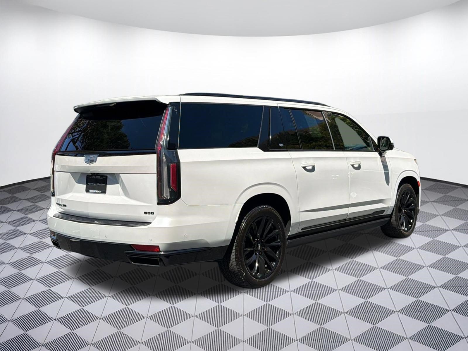 Used 2023 Cadillac Escalade ESV Sport Platinum w/ LPO, ONYX Package AWD/4WD image 9