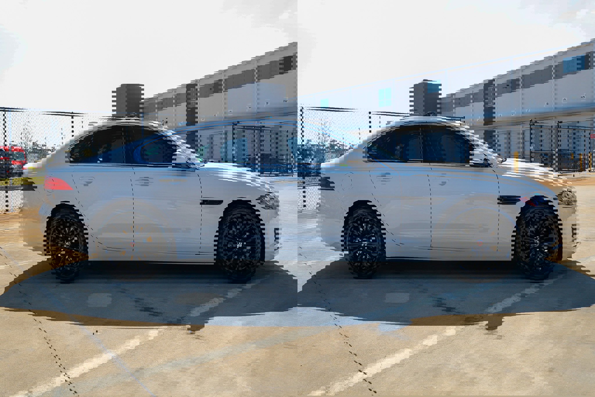 Used 2018 Jaguar XF Prestige image 18