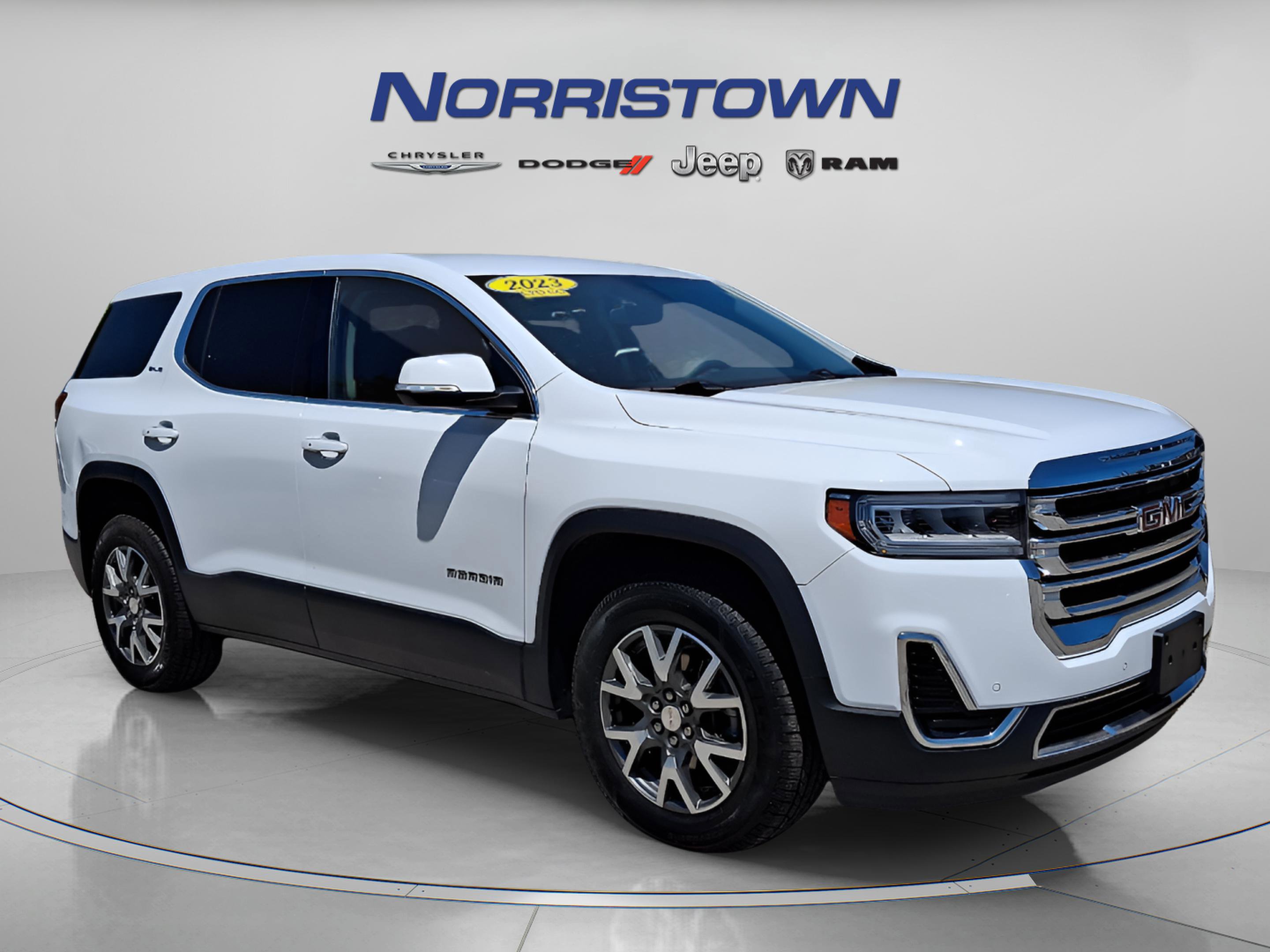 Used 2023 GMC Acadia SLE FWD image 1