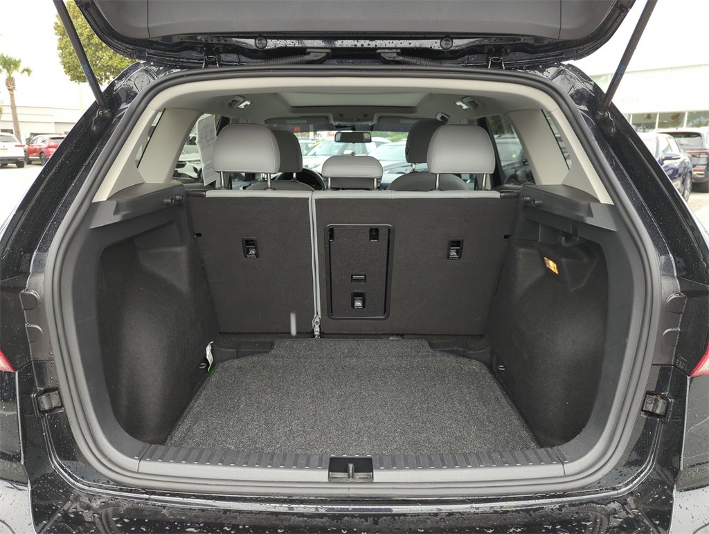 Used 2022 Volkswagen Taos SE w/ Panoramic Sunroof Package image 19