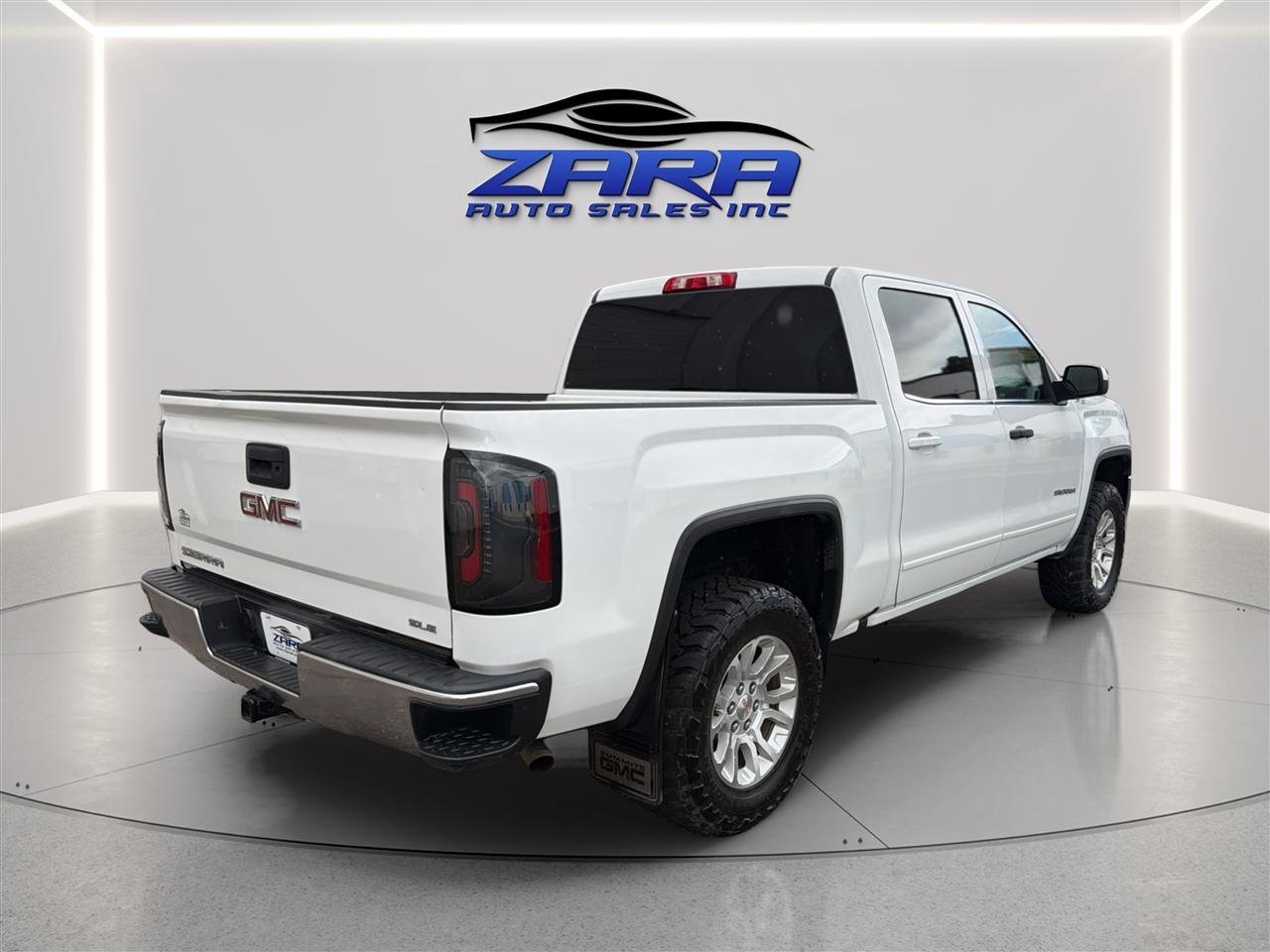 Used 2018 GMC Sierra 1500 SLE w/ Suspension Package, Off-Road AWD/4WD image 7