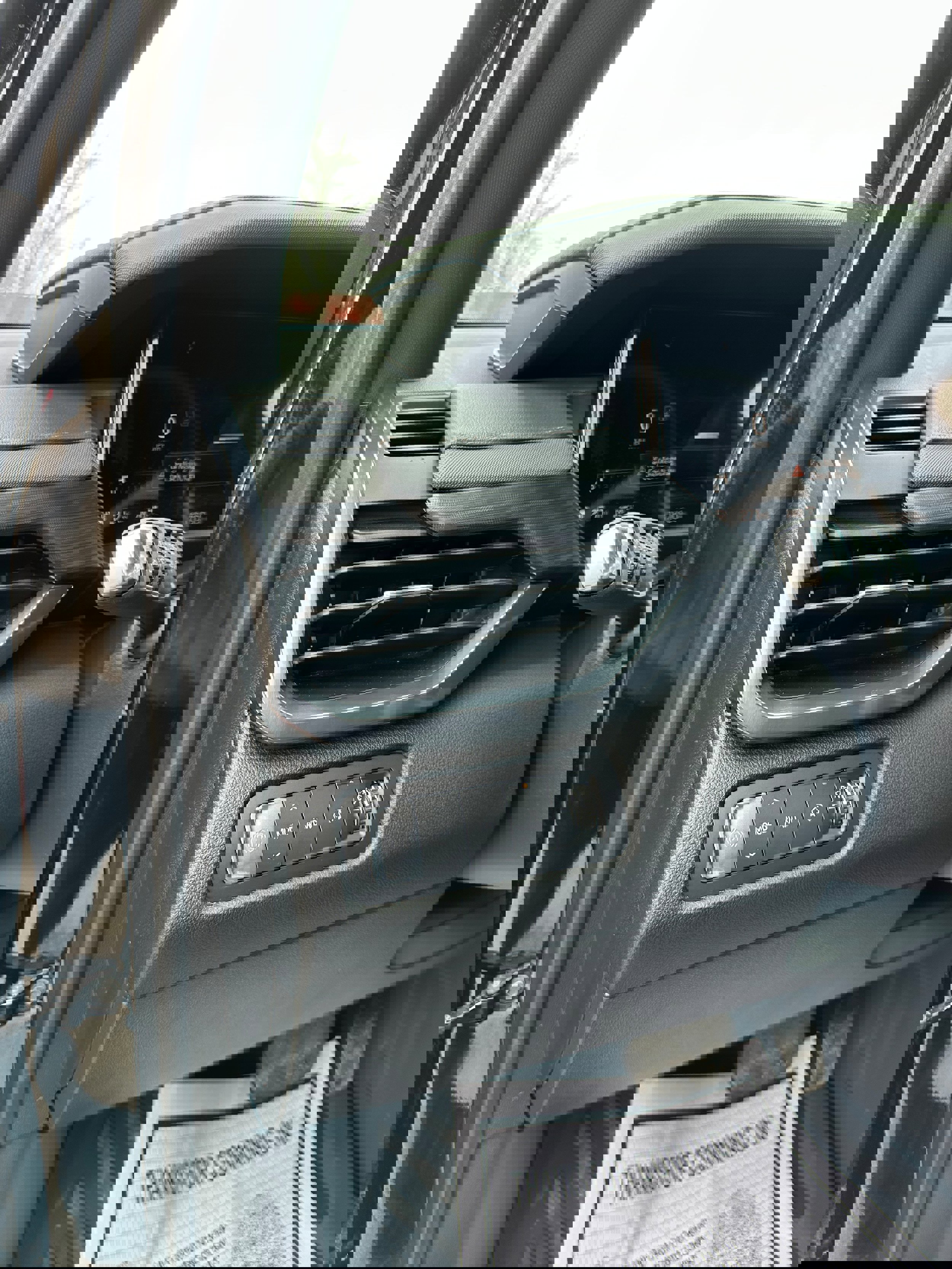 Used 2024 GMC Acadia AT4 w/ Luxury Package image 11