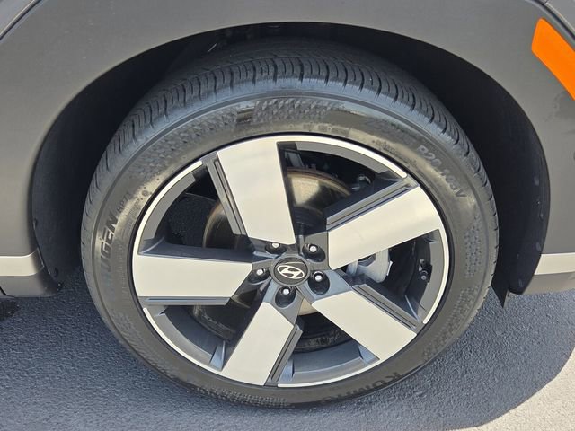 Used 2025 Hyundai Santa Fe Limited FWD image 8