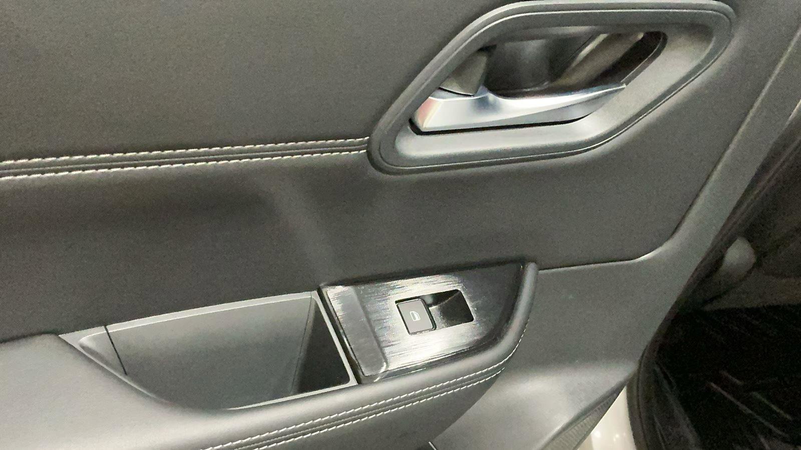 Used 2023 Nissan Rogue SV w/ SV Premium B Package image 13