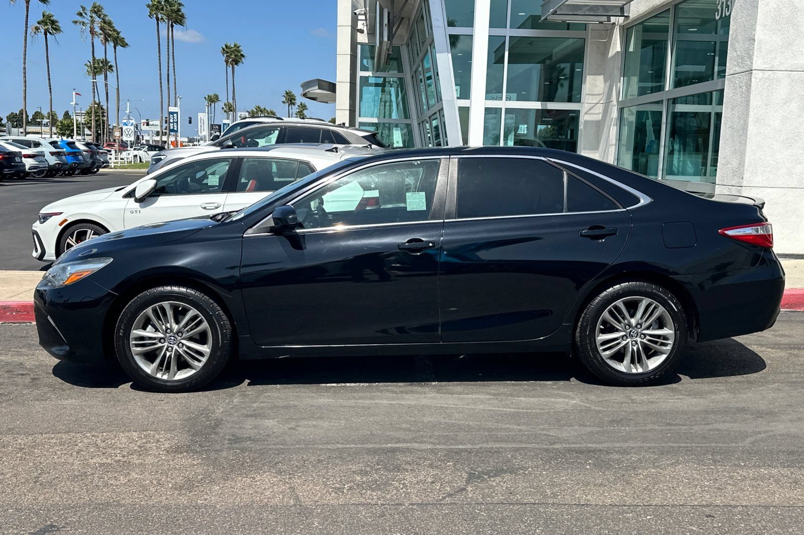 Used 2017 Toyota Camry SE FWD image 7