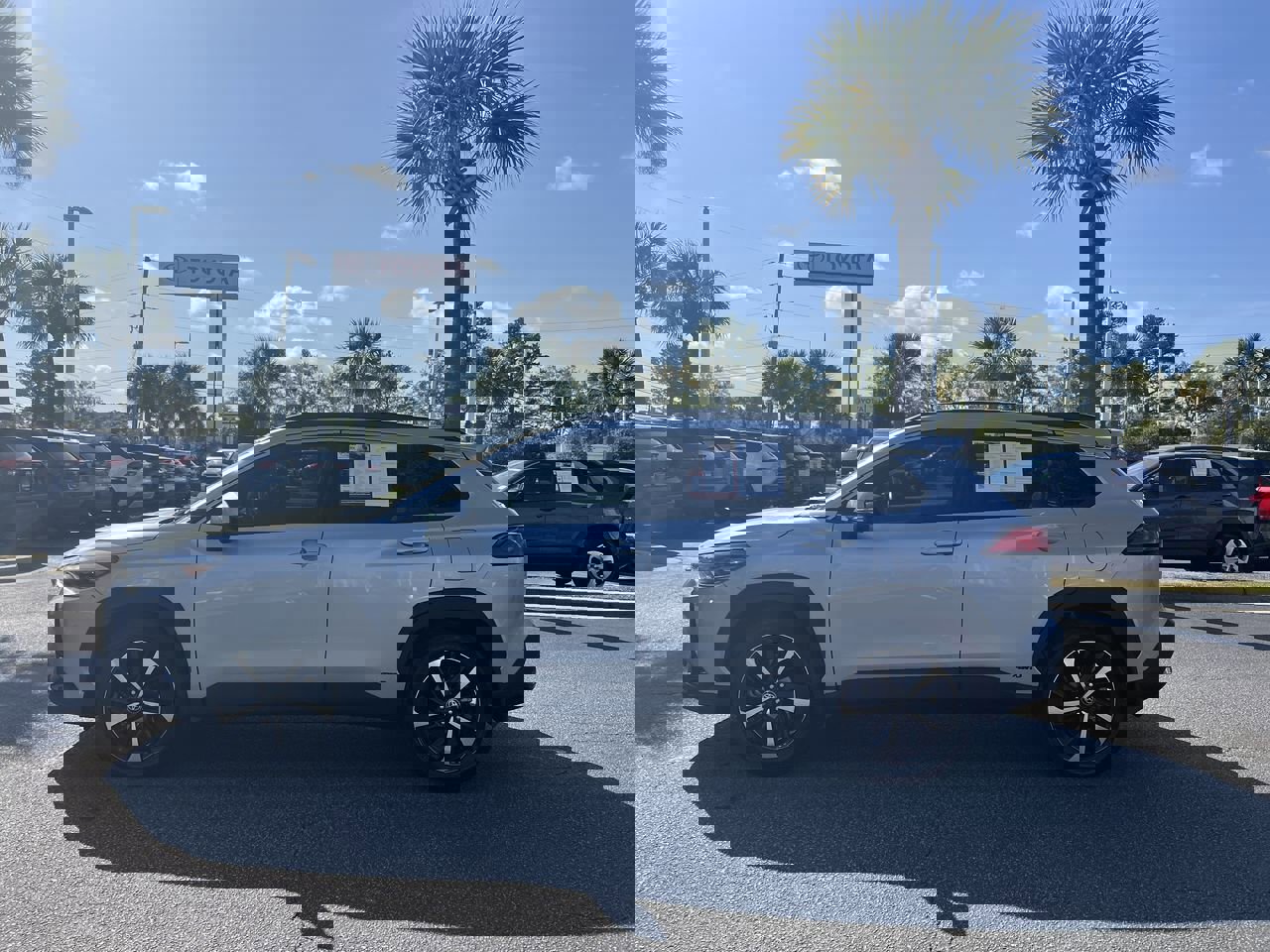 Used 2024 Toyota Corolla Cross XSE w/ Convenience Package image 7