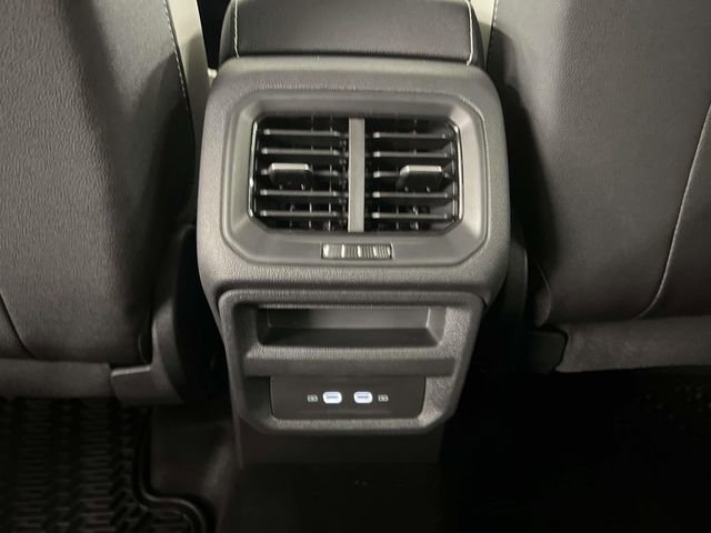 New 2026 Volkswagen Taos SE FWD image 24