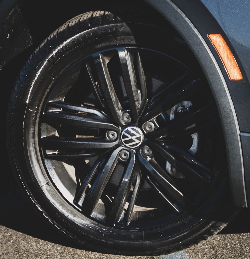 Used 2022 Volkswagen Tiguan SE R-Line image 28