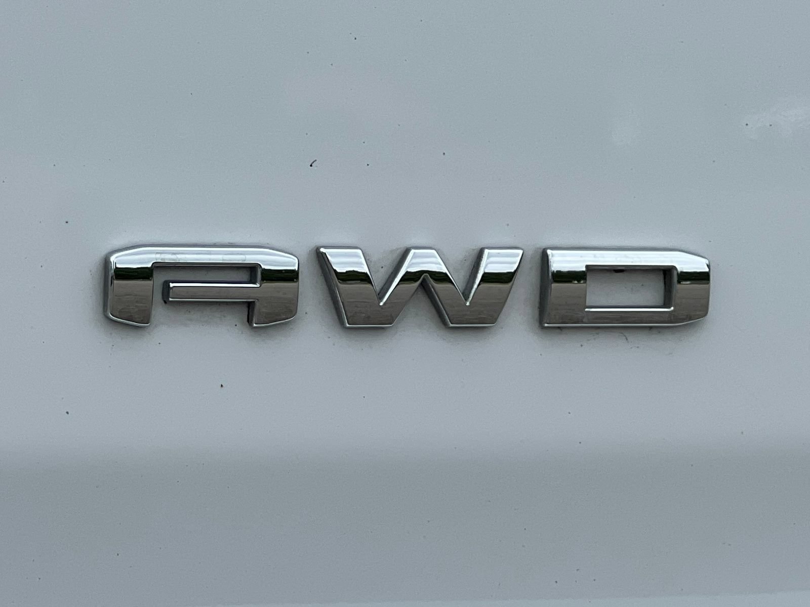 Used 2024 GMC Terrain SLE AWD/4WD image 8