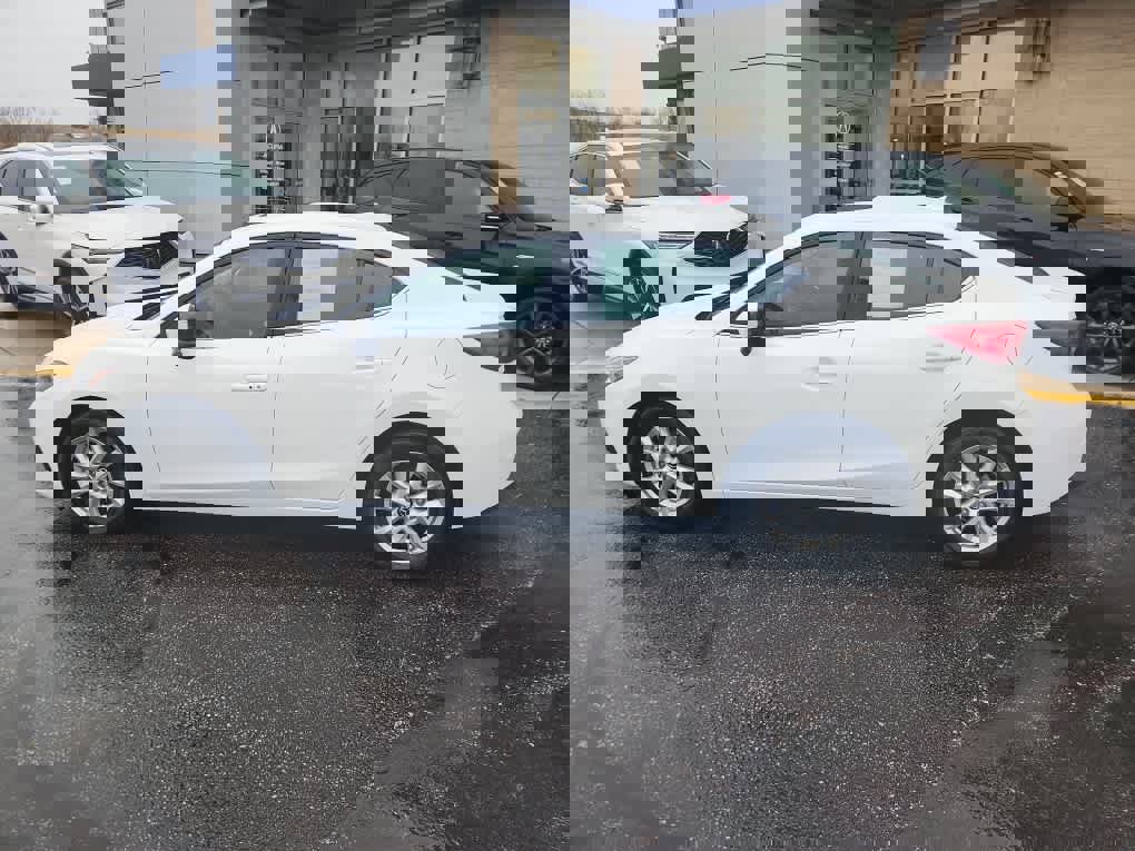 Used 2016 MAZDA MAZDA3 i Grand Touring image 8