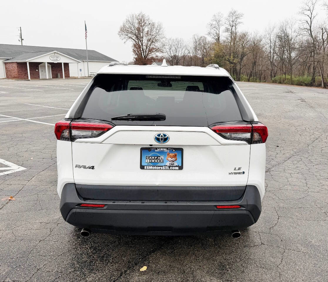 Used 2021 Toyota RAV4 LE image 6