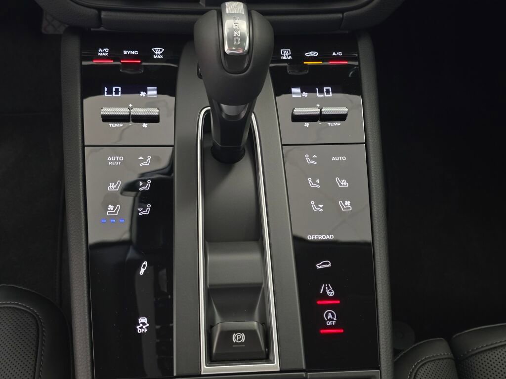 New 2025 Porsche Macan S image 18