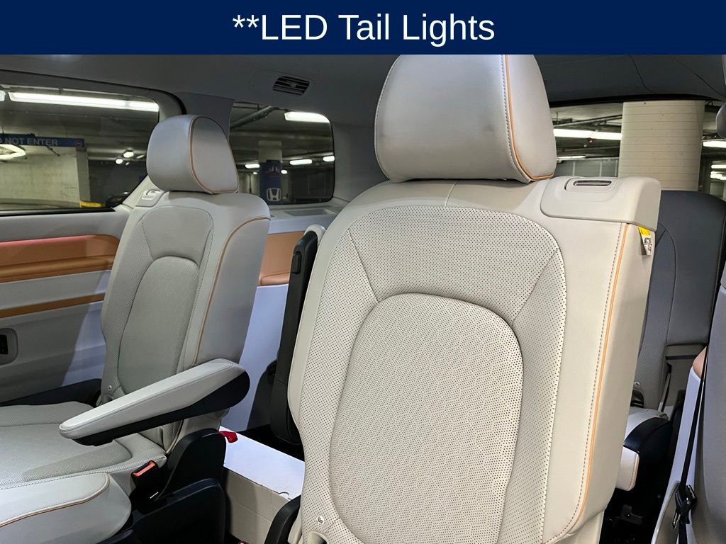 Used 2025 Volkswagen ID. Buzz 1st Edition image 21