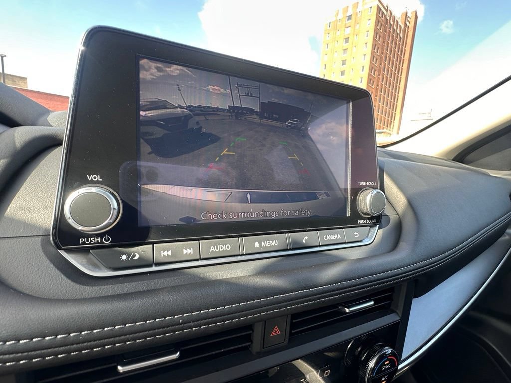 Certified 2025 Nissan Rogue SV FWD image 22