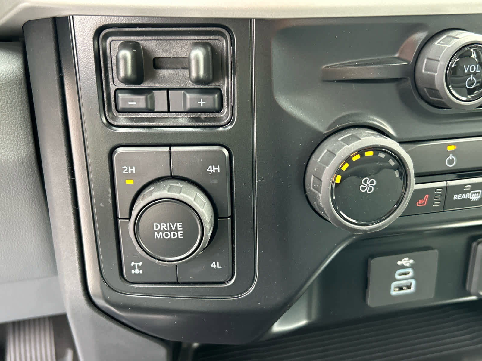 New 2026 Ford F350 XLT w/ XLT Premium Package AWD/4WD image 40
