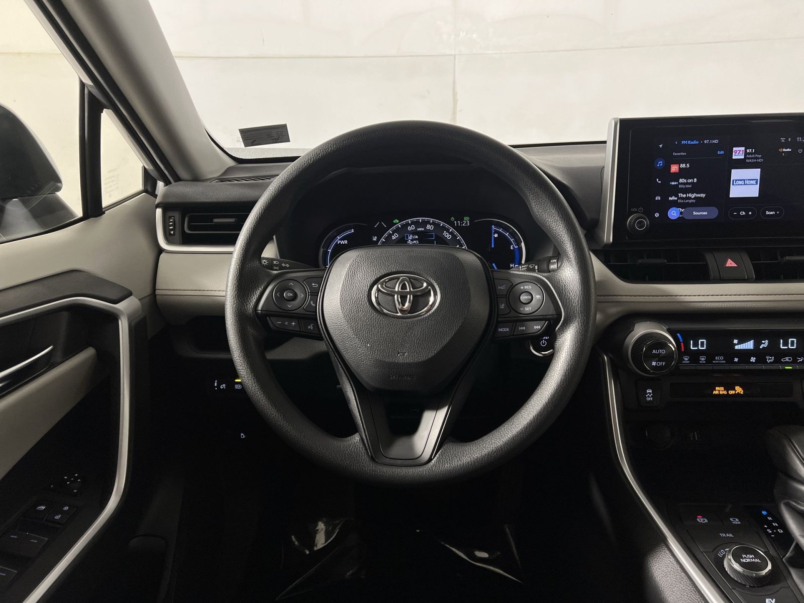 Used 2025 Toyota RAV4 XLE AWD/4WD image 16