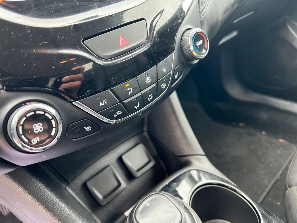 Used 2018 Chevrolet Cruze Premier FWD image 11