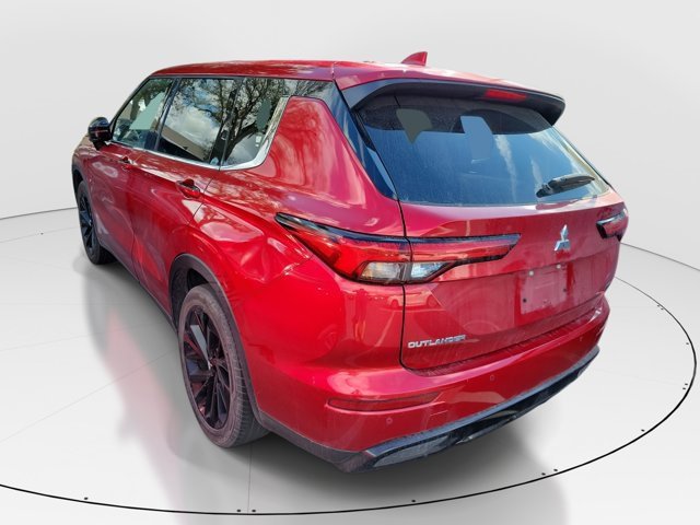 Used 2024 Mitsubishi Outlander SE Black Edition image 3