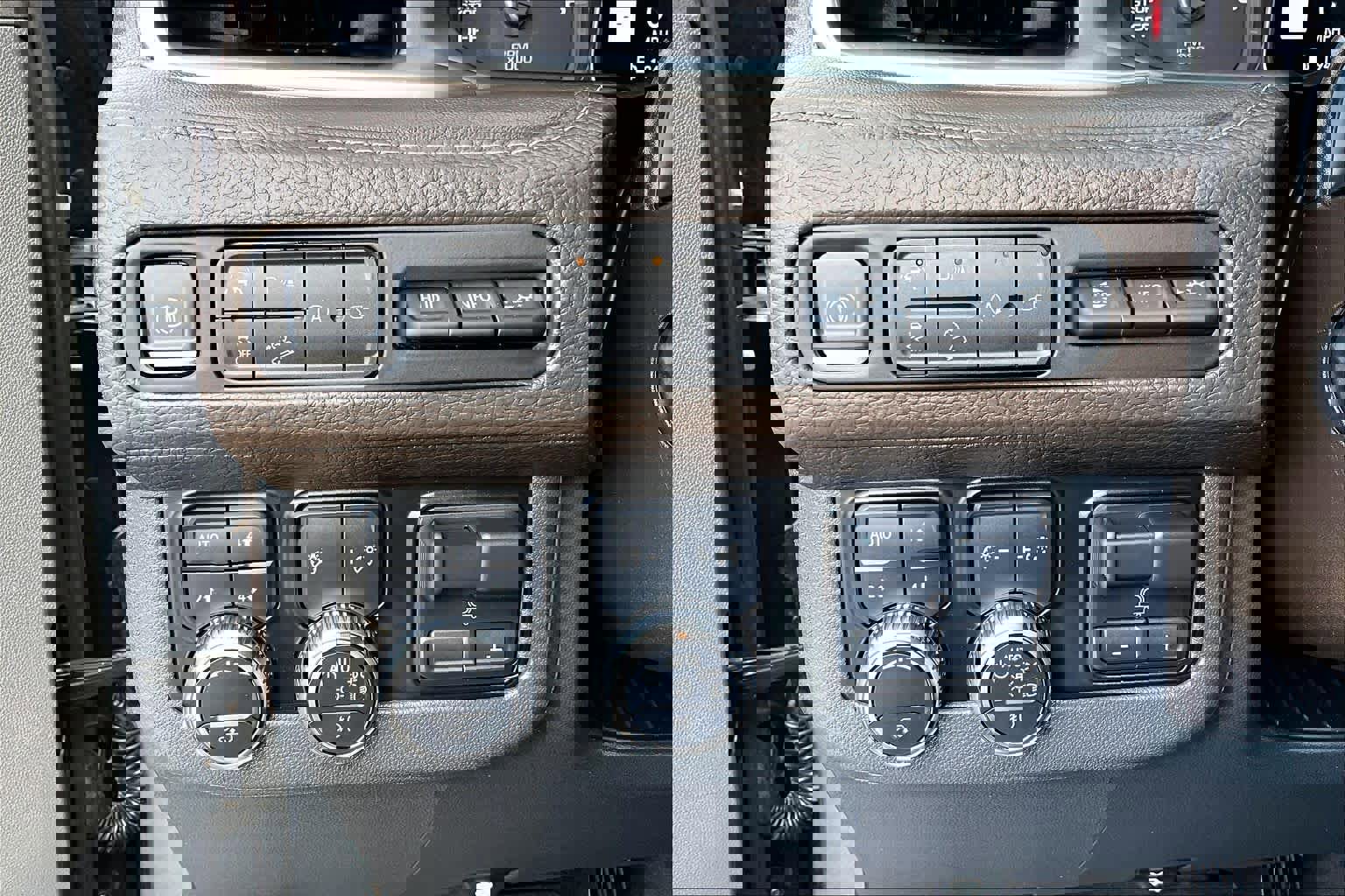 Certified 2021 GMC Yukon Denali w/ Denali Ultimate Package image 32