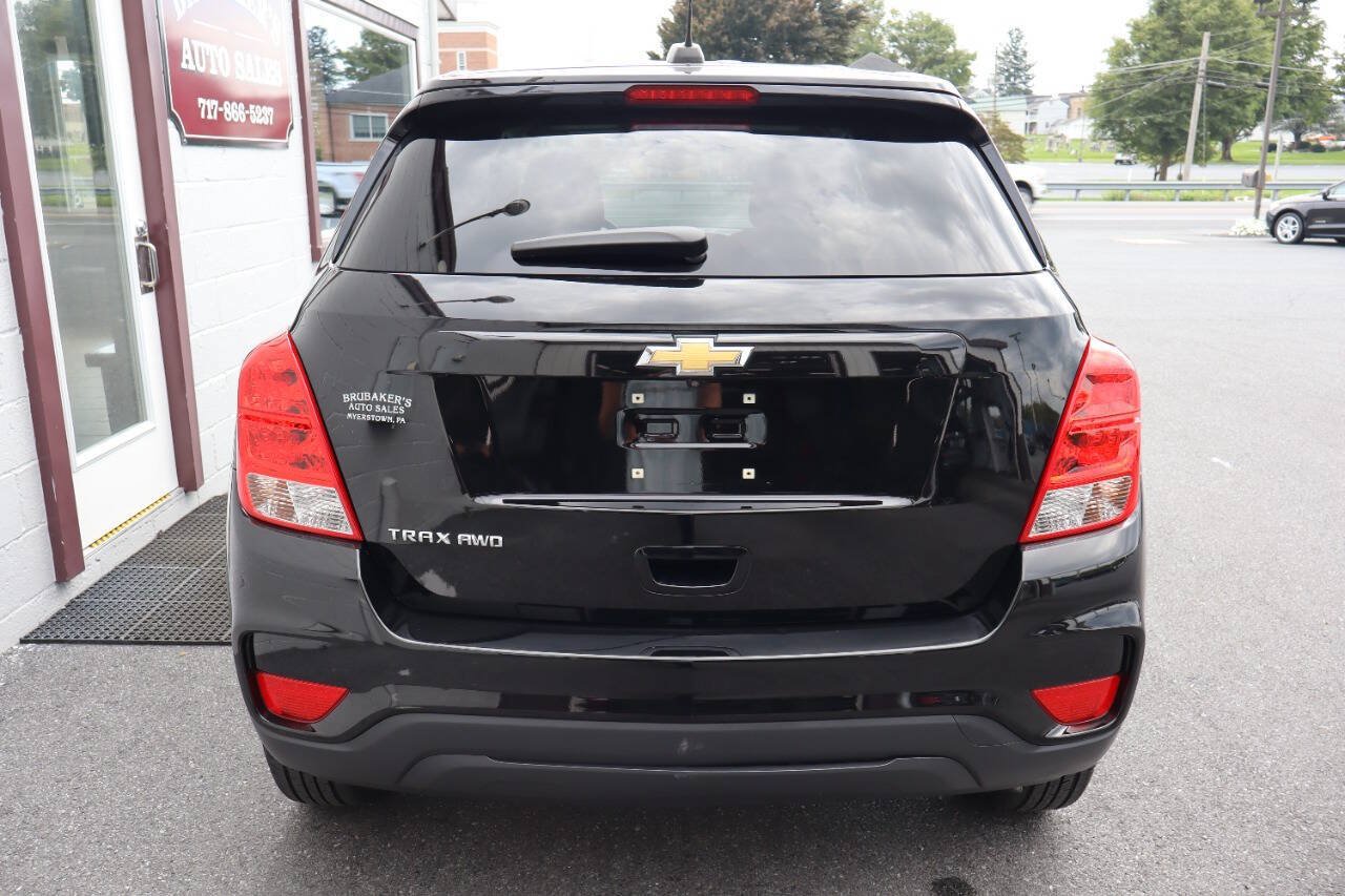 Used 2017 Chevrolet Trax LS w/ Fleet Convenience Package AWD/4WD image 3