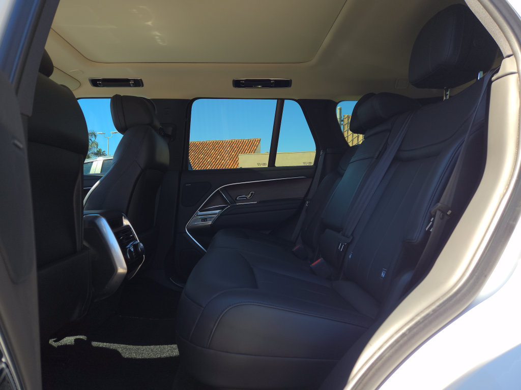 Used 2023 Land Rover Range Rover SE AWD/4WD image 9