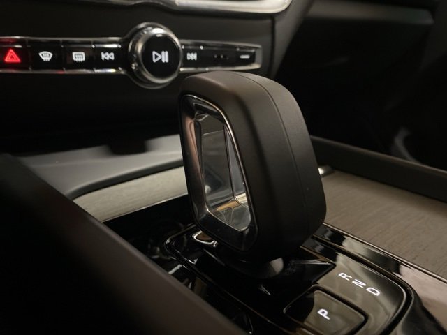 Used 2025 Volvo XC60 B5 Plus image 56