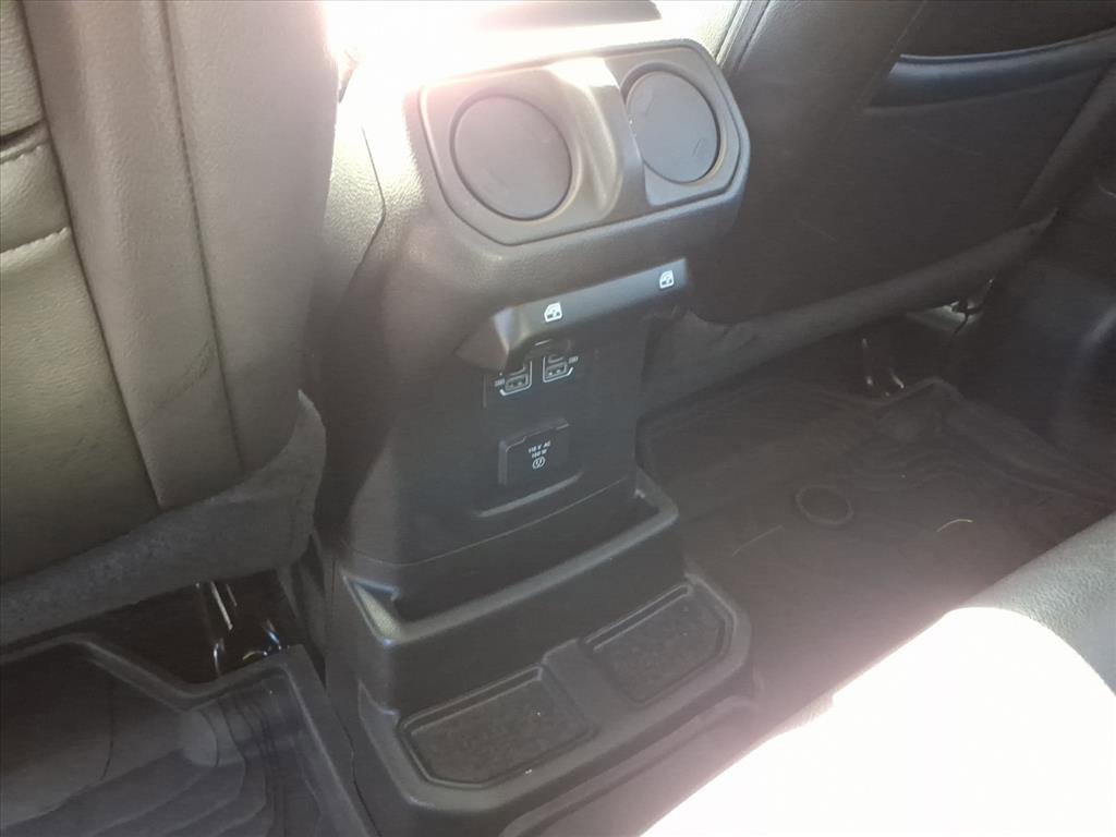 Used 2023 Jeep Wrangler Unlimited Sahara image 33