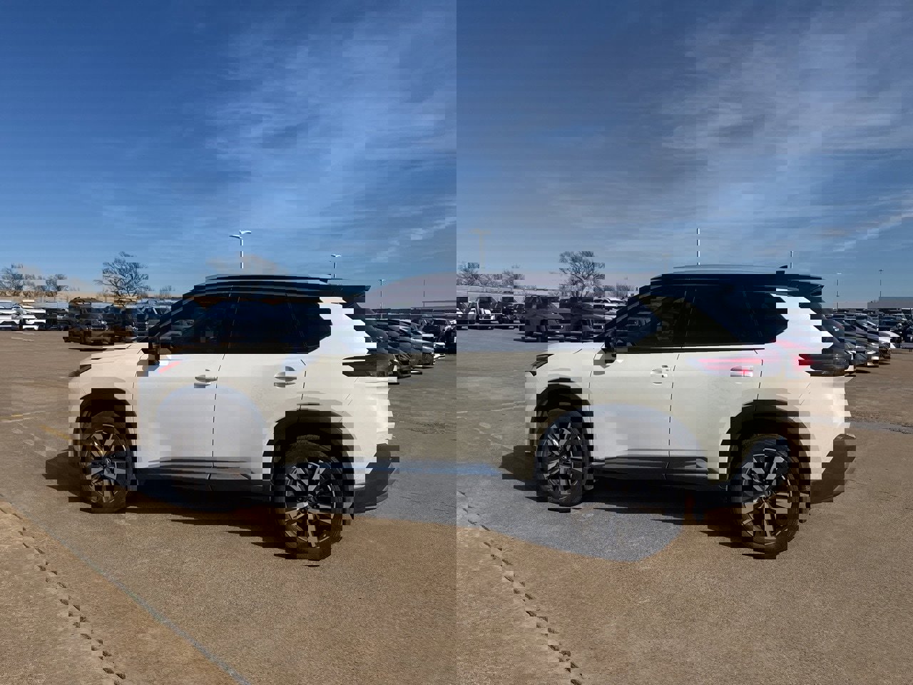 Used 2021 Nissan Rogue SL w/ Premium Package image 13