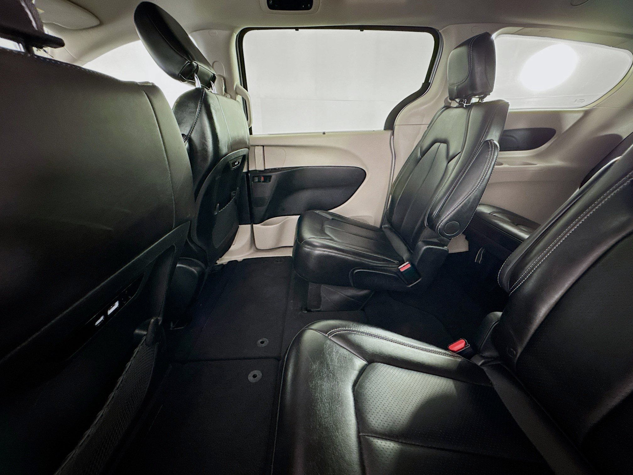 Used 2024 Chrysler Pacifica Touring-L FWD image 24