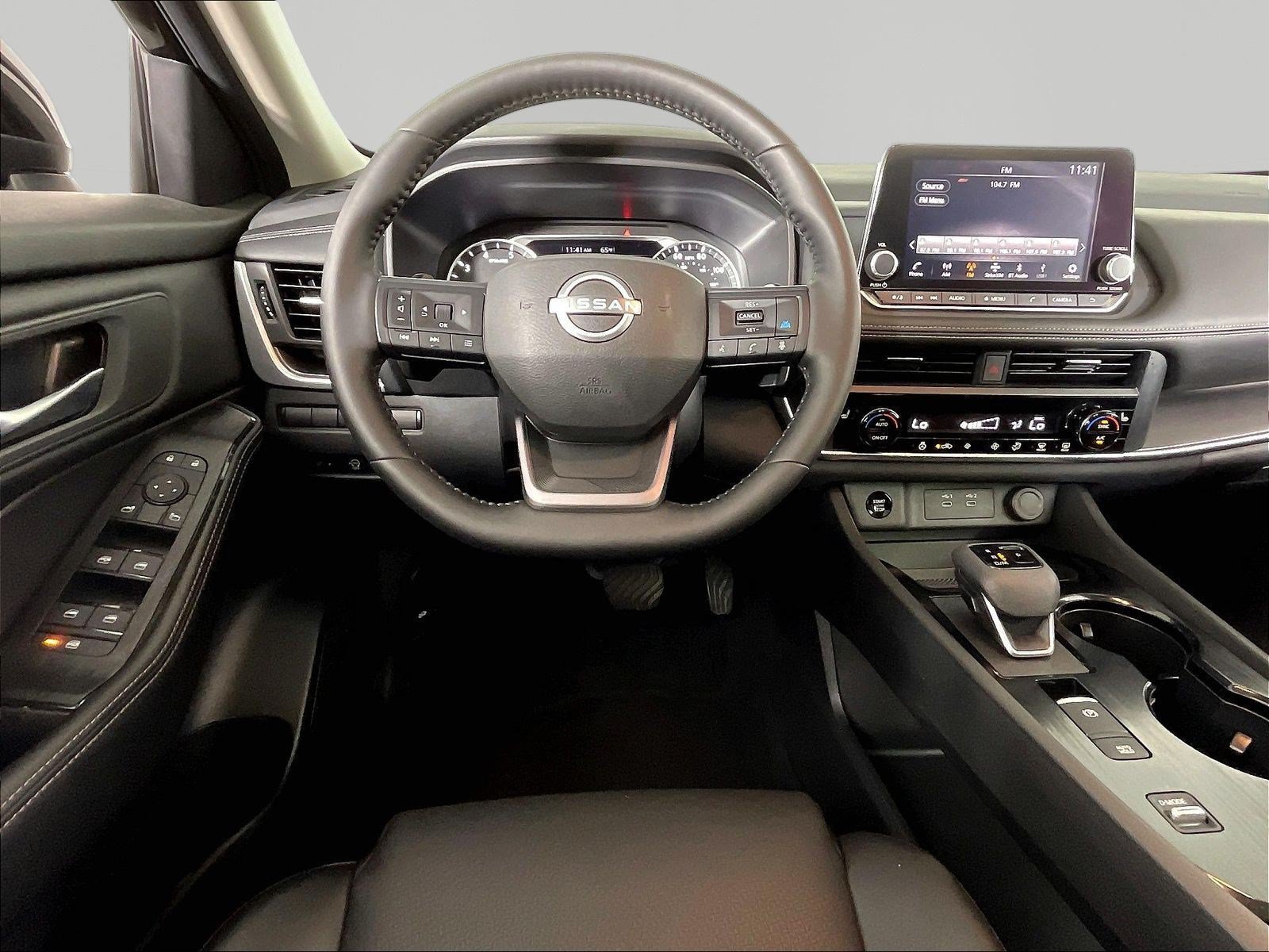 Used 2025 Nissan Rogue SV w/ SV Premium Package FWD image 8