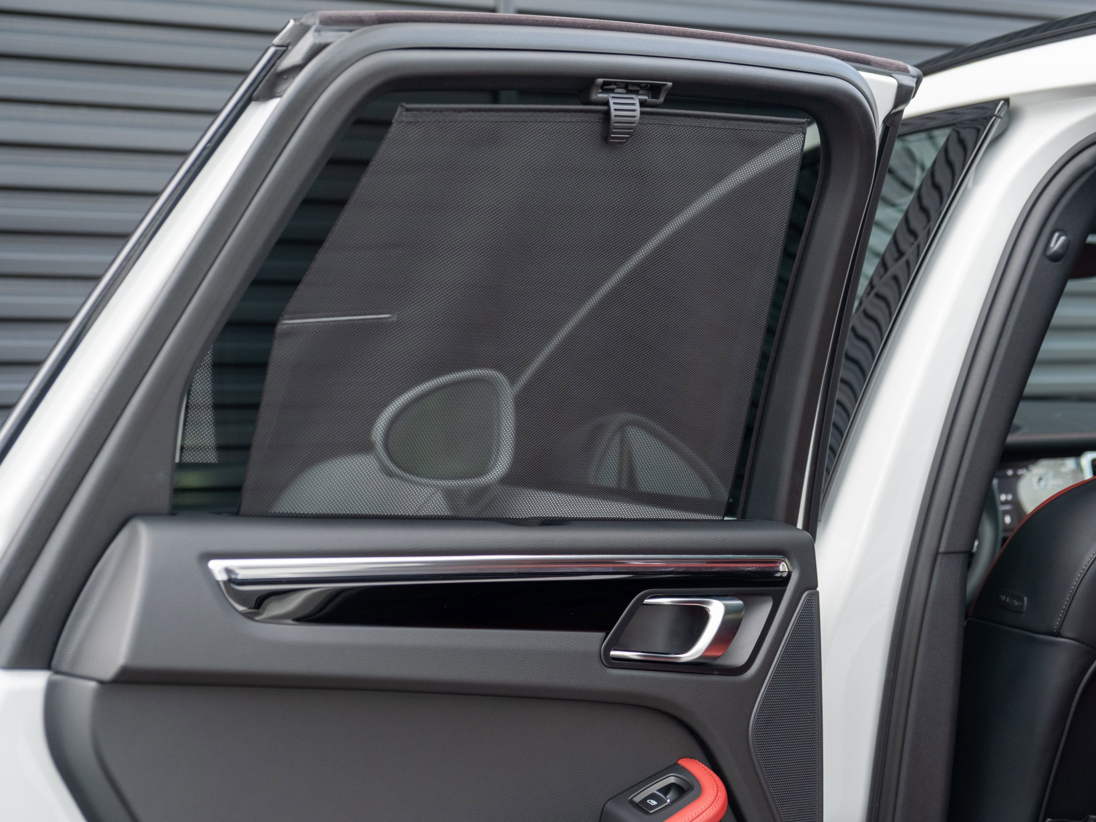 Certified 2025 Porsche Macan image 34